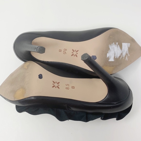 BCBGENERATION Hana Ruffle Pointed Toe Pump 8.5B - Picture 9 of 12